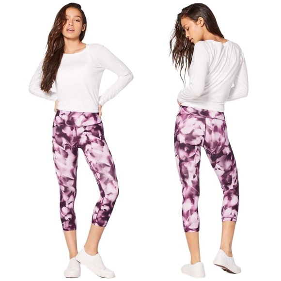 lululemon Wunder Under Crop Hi-Rise in Blush Blossom Alpine & Candy Pink Size 2 - Picture 1 of 7